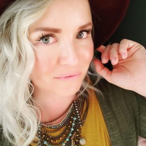 Meet your Posher, Hillary